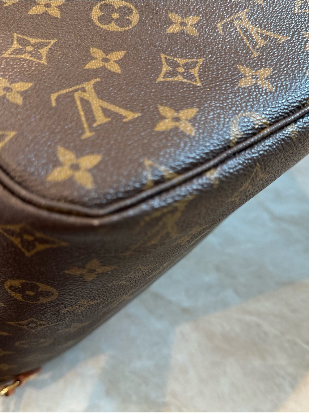 Louis Vuitton Monogram Canvas Tote in Brown with Tan Trim - Picture 5 of 16